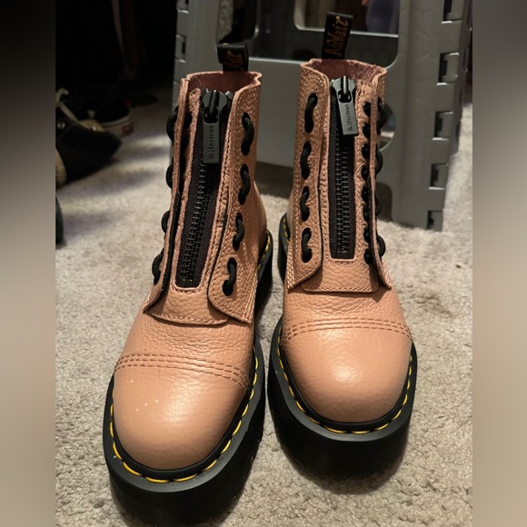 Dr. Marten Sinclair platform boot in powder pink - Picture 5 of 8